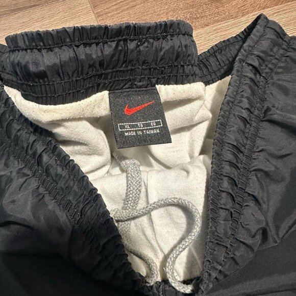 Nike 90s Vintage Black Trackpants – Size XL - Picture 6 of 7